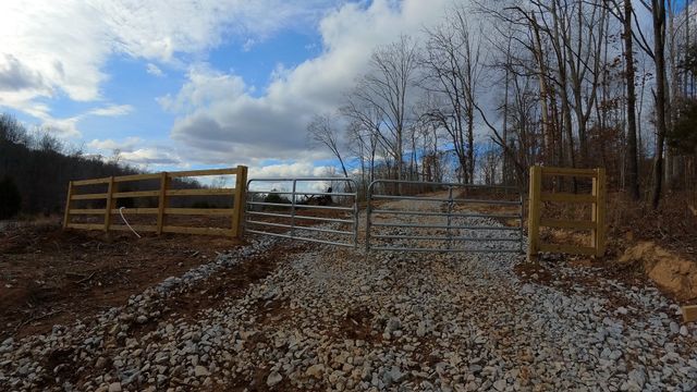 900 Norris Hollow Rd, Vanleer, TN 37181