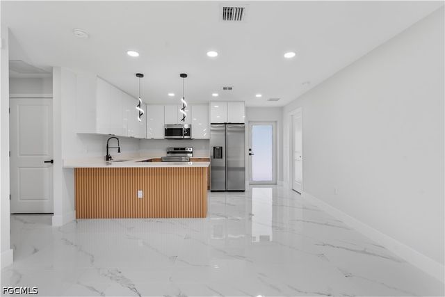 940 Berg ST E, Lehigh Acres, FL 33974