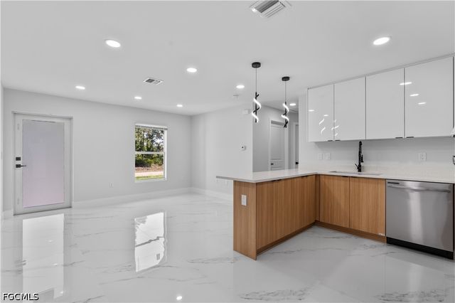 940 Berg ST E, Lehigh Acres, FL 33974