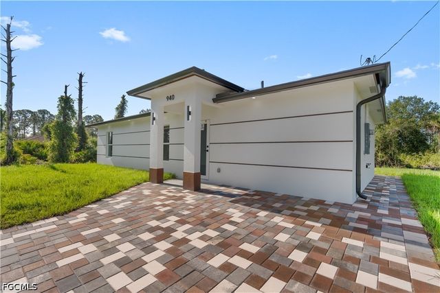 940 Berg ST E, Lehigh Acres, FL 33974