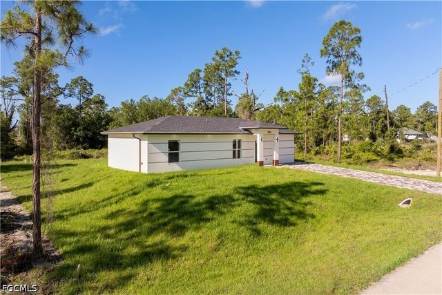 940 Berg ST E, Lehigh Acres, FL 33974