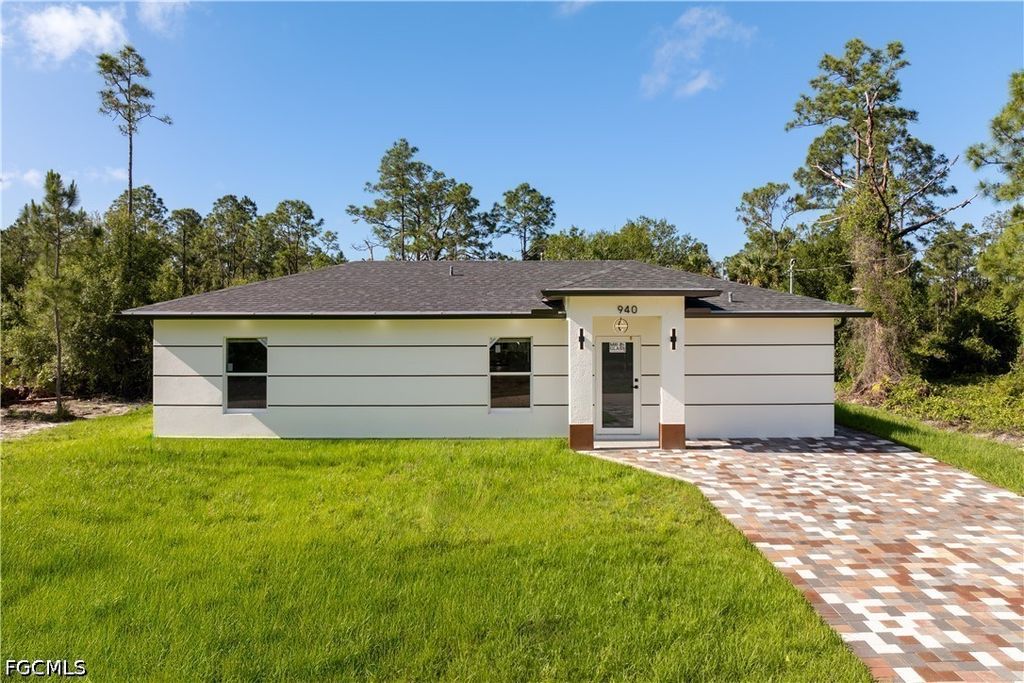 940 Berg ST E, Lehigh Acres, FL 33974