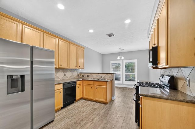 1408 S Friendswood Drive 903, Friendswood, TX 77546