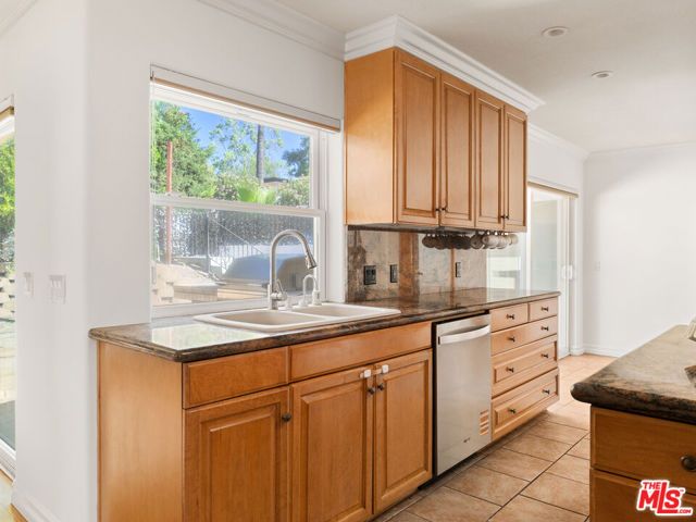 22780 Macfarlane Drive, Woodland Hills (los Angeles), CA 91364