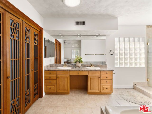 22780 Macfarlane Drive, Woodland Hills (los Angeles), CA 91364