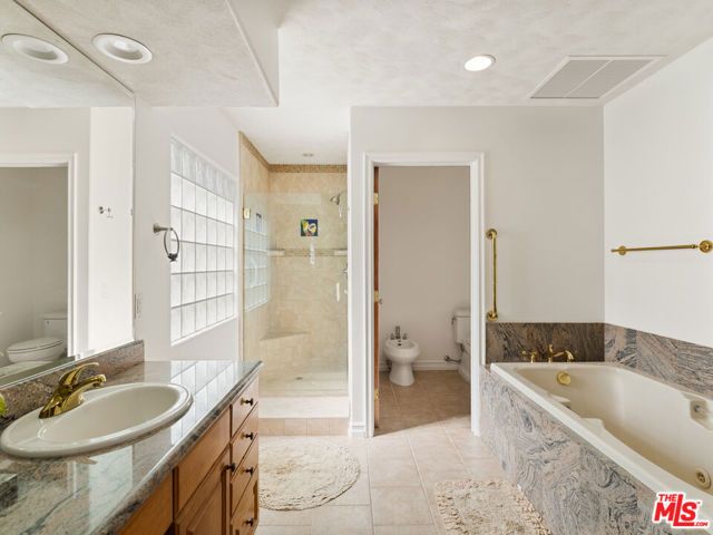 22780 Macfarlane Drive, Woodland Hills (los Angeles), CA 91364