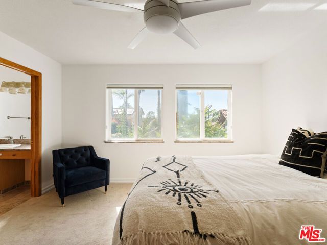 22780 Macfarlane Drive, Woodland Hills (los Angeles), CA 91364