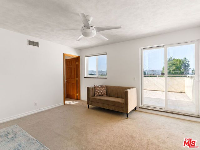 22780 Macfarlane Drive, Woodland Hills (los Angeles), CA 91364