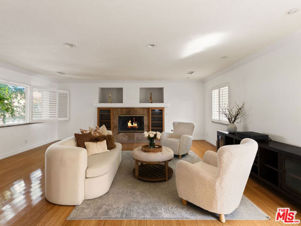 22780 Macfarlane Drive, Woodland Hills (los Angeles), CA 91364