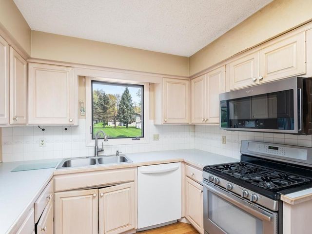 18130 19th Avenue N, Plymouth, MN 55447