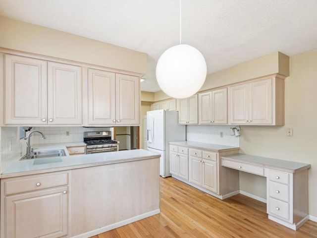18130 19th Avenue N, Plymouth, MN 55447