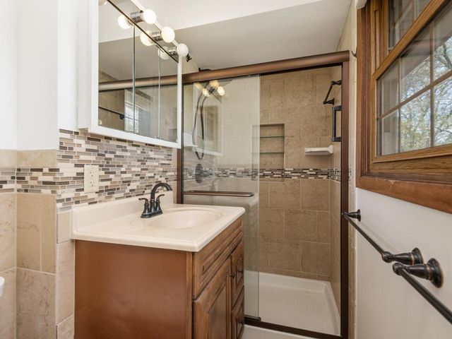 18130 19th Avenue N, Plymouth, MN 55447