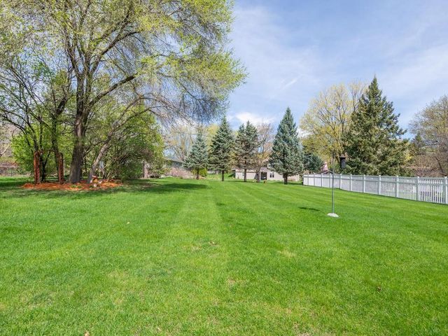 18130 19th Avenue N, Plymouth, MN 55447
