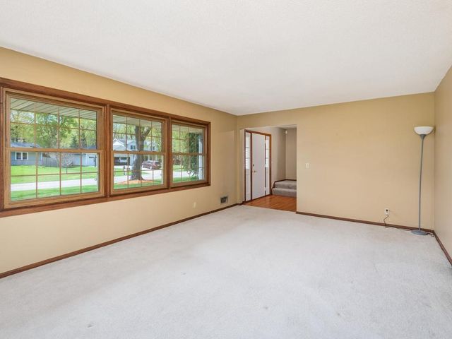 18130 19th Avenue N, Plymouth, MN 55447