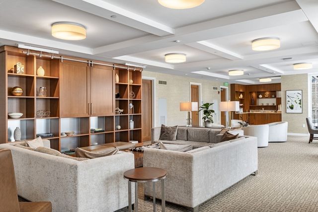 22 Liberty Drive 8H, Boston, MA 02210