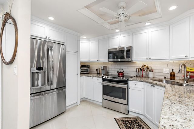 2731 NE 14th Street Causeway 407, Pompano Beach, FL 33062