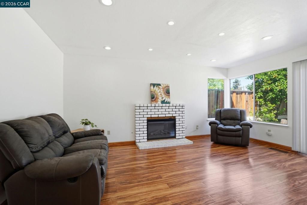 Image 9 of property listing at 1602 Mellowood St, Pittsburg, CA 94565