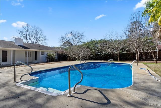 1004 Greystone, Northport, AL 35473