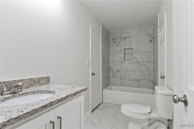 1004 Greystone, Northport, AL 35473