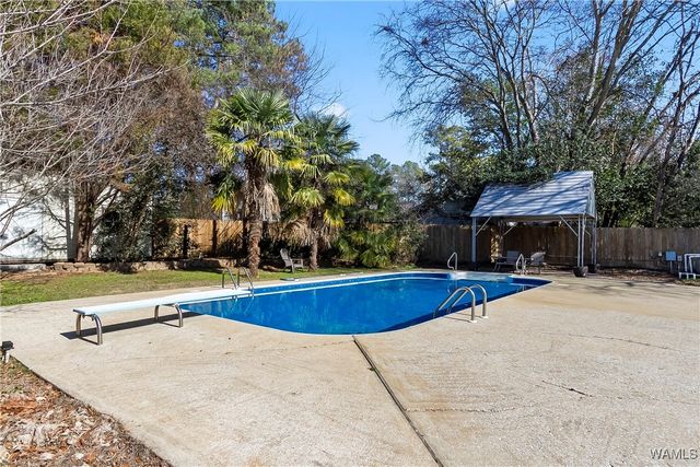 1004 Greystone, Northport, AL 35473