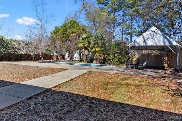 1004 Greystone, Northport, AL 35473