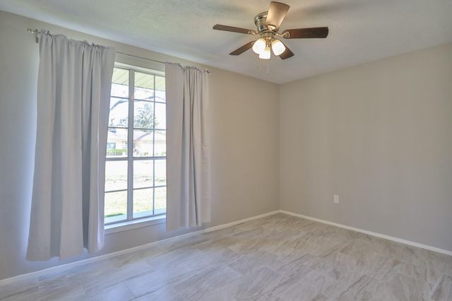 506 Castlelake Drive, Friendswood, TX 77546