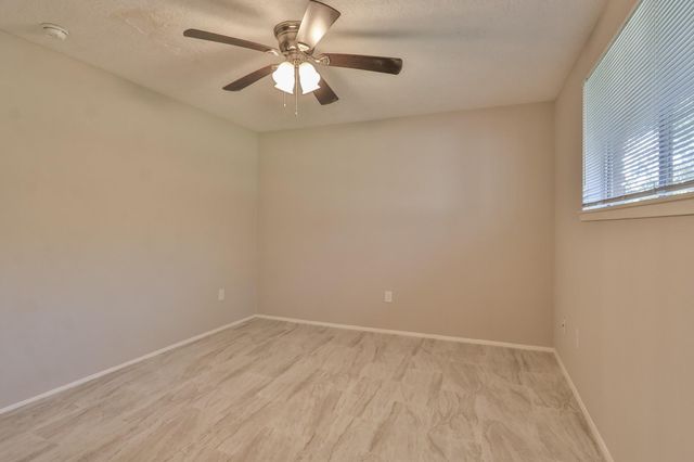 506 Castlelake Drive, Friendswood, TX 77546