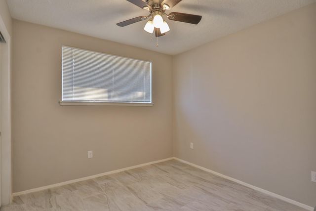 506 Castlelake Drive, Friendswood, TX 77546