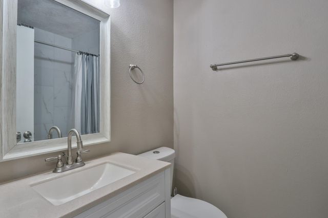 506 Castlelake Drive, Friendswood, TX 77546