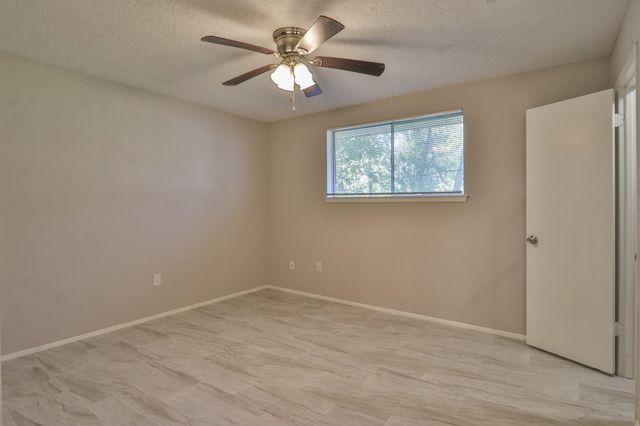 506 Castlelake Drive, Friendswood, TX 77546