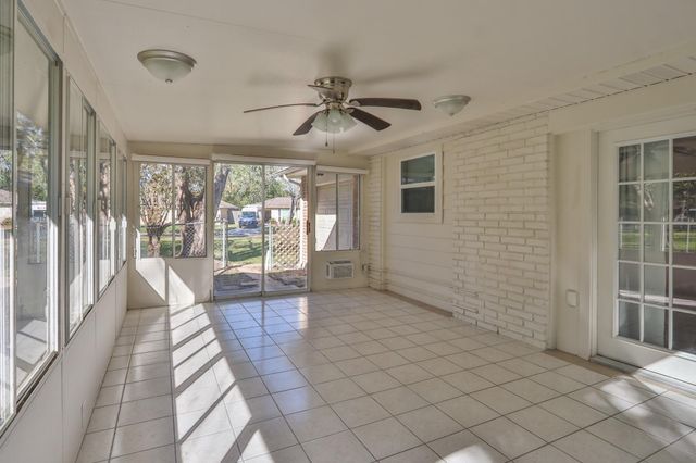 506 Castlelake Drive, Friendswood, TX 77546