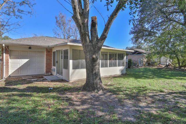 506 Castlelake Drive, Friendswood, TX 77546