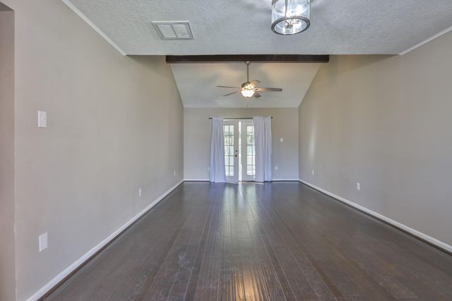 506 Castlelake Drive, Friendswood, TX 77546