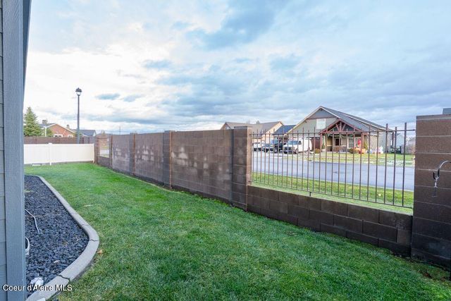 7942 W KAYAK CT, Rathdrum, ID 83858