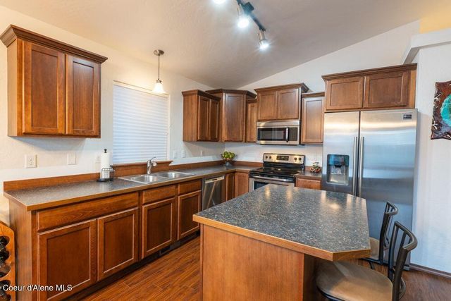 7942 W KAYAK CT, Rathdrum, ID 83858