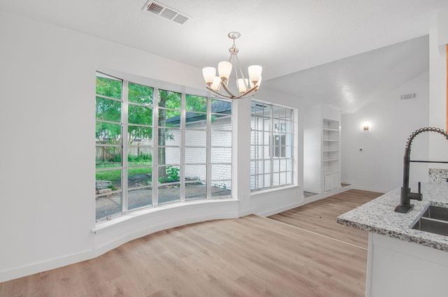 10603 Hillcroft Avenue, Houston, TX 77096