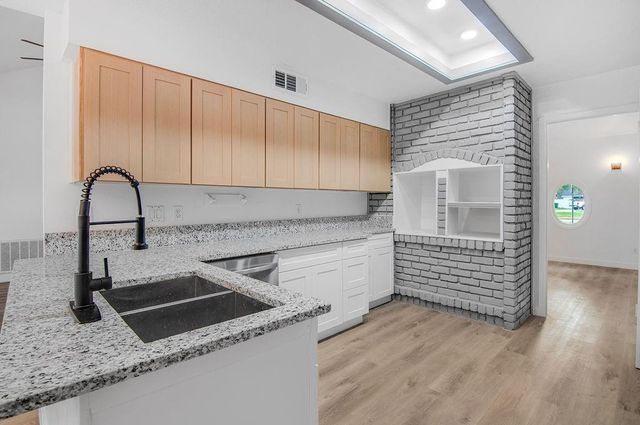 10603 Hillcroft Avenue, Houston, TX 77096