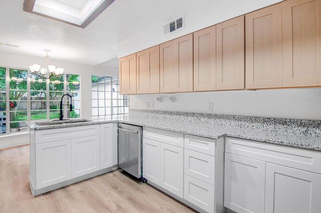 10603 Hillcroft Avenue, Houston, TX 77096