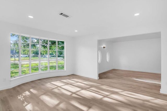 10603 Hillcroft Avenue, Houston, TX 77096