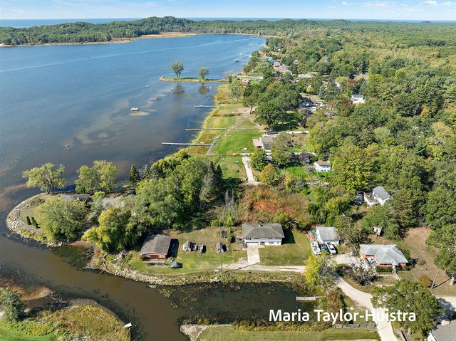 301 Birch Drive, Muskegon, MI 49445