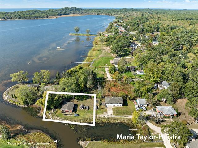 301 Birch Drive, Muskegon, MI 49445