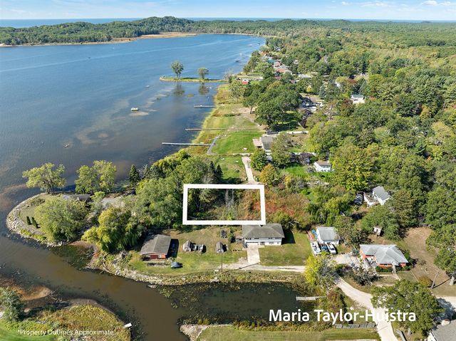 301 Birch Drive, Muskegon, MI 49445