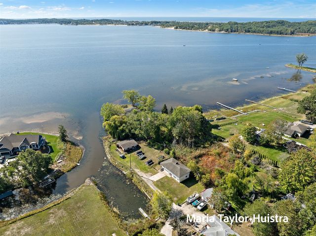 301 Birch Drive, Muskegon, MI 49445