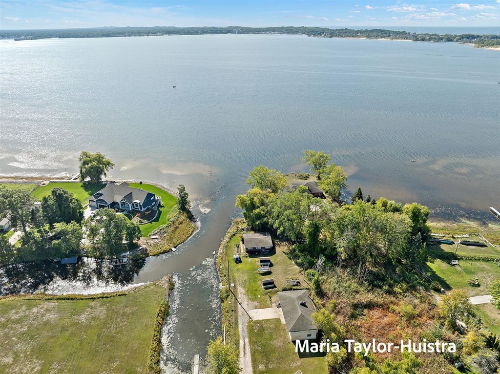 301 Birch Drive, Muskegon, MI 49445