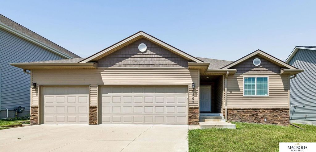 6305 Whitewater Lane, Lincoln, NE 68521