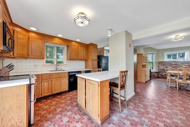 243 Nahant St, Wakefield, MA 01880