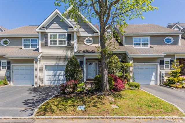 15 Scarborough Drive, Smithtown, NY 11787
