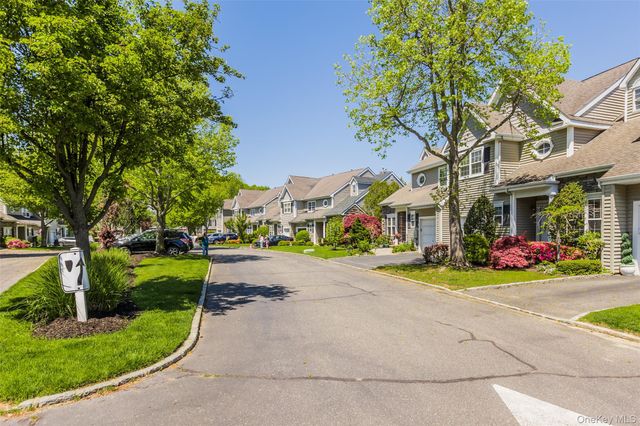 15 Scarborough Drive, Smithtown, NY 11787