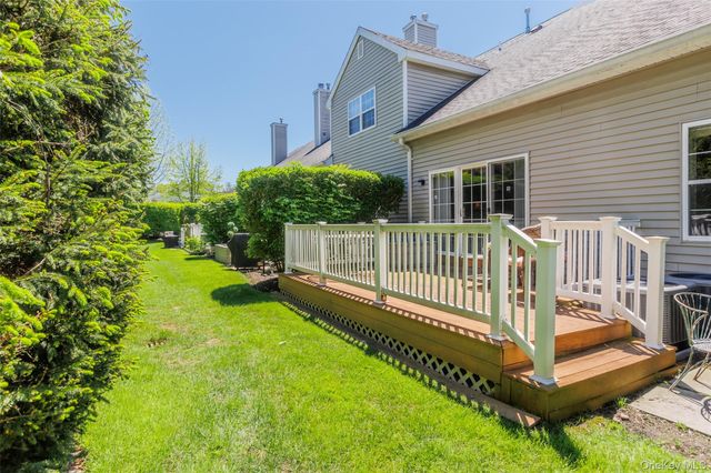 15 Scarborough Drive, Smithtown, NY 11787