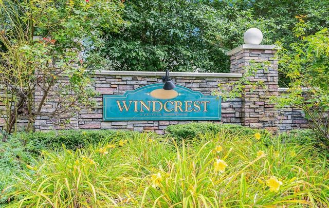 15 Scarborough Drive, Smithtown, NY 11787